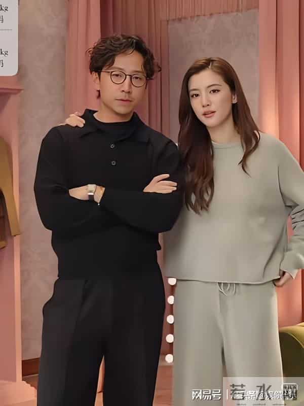 吴千语穿比基尼出海,富豪老公变猛男紧搂小腰,不舍放手好欢乐