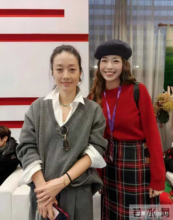 马伊琍参加上戏80周年校庆,文章话剧演出,腰伤复发