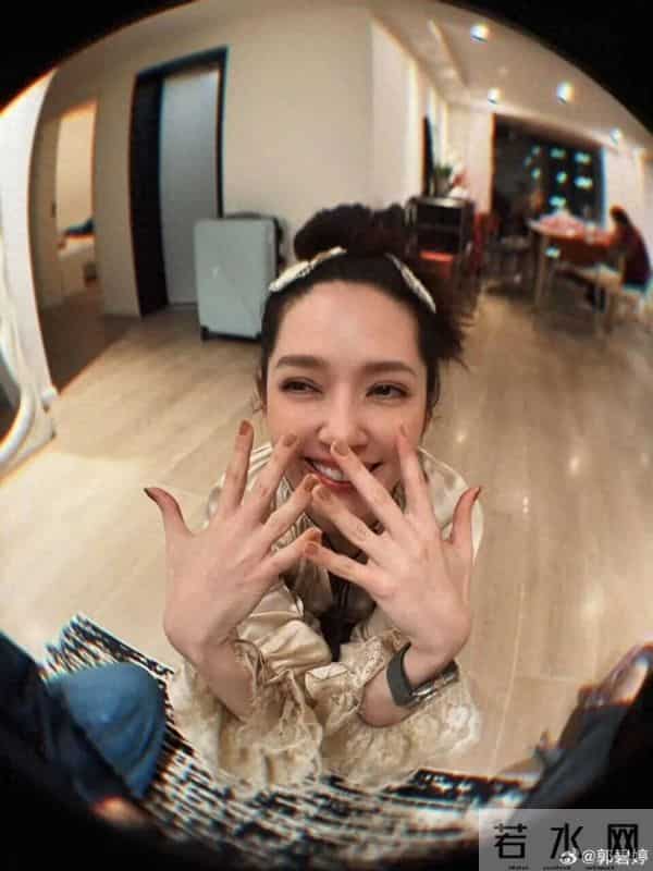 郭碧婷回应分居两地：不用嫁鸡随鸡嫁狗随狗，和孩子维持感情就好