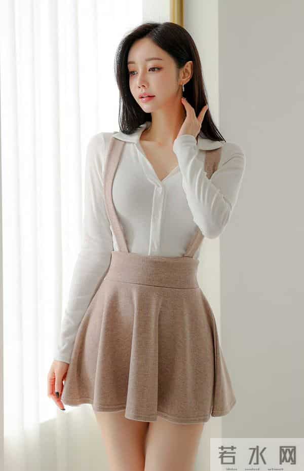 孙允珠白色衬衣短裙