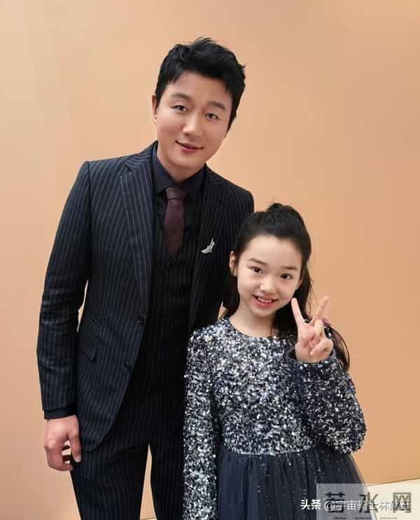 小酒窝晒了和杨幂白鹿檀健次刘宇宁黄景瑜王安宇合照引爆全网!