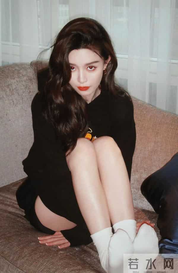 文咏珊肥腿小白袜很诱惑,很香