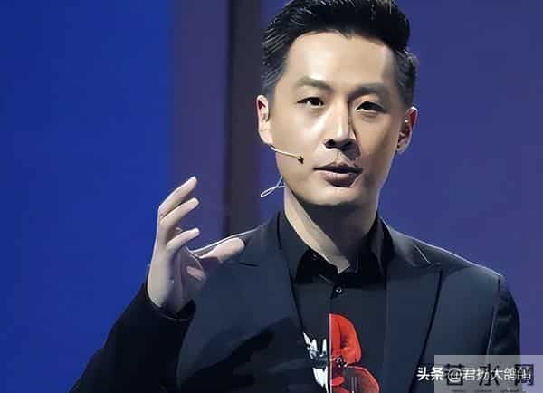 他是央视“学历最高”男主持，倪萍的接班人，娶演员妻子很幸福