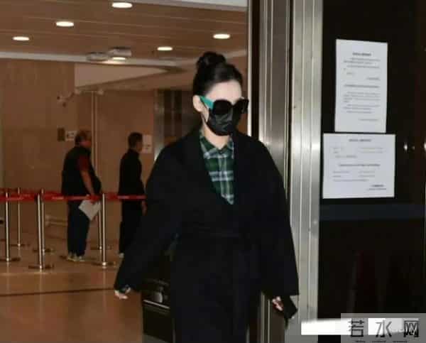 44岁张柏芝出庭造型封神!165cm骨相美人凭黑绿配穿出超强气场