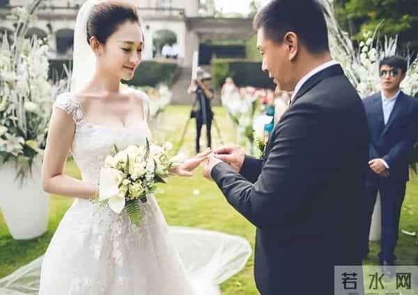 被前任折磨4年,流产2次,最后男闺蜜砸5亿"接盘"的李小冉有多离谱