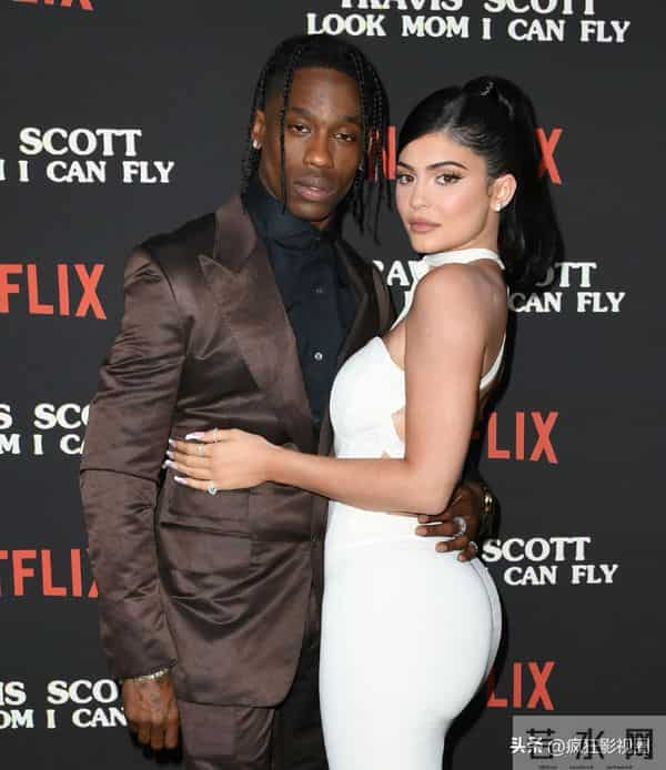 打破分手传言,甜茶高调秀恩爱,好莱坞名媛凯莉詹娜终于得手