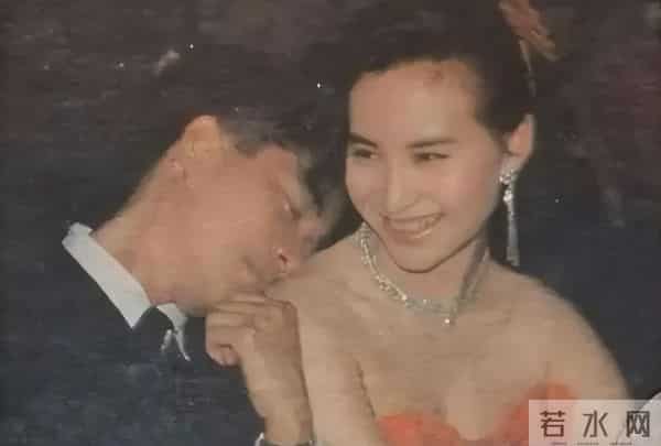 王晶终于坦白！陈百强英年早逝主因不是何超琼，原来我们都被骗了