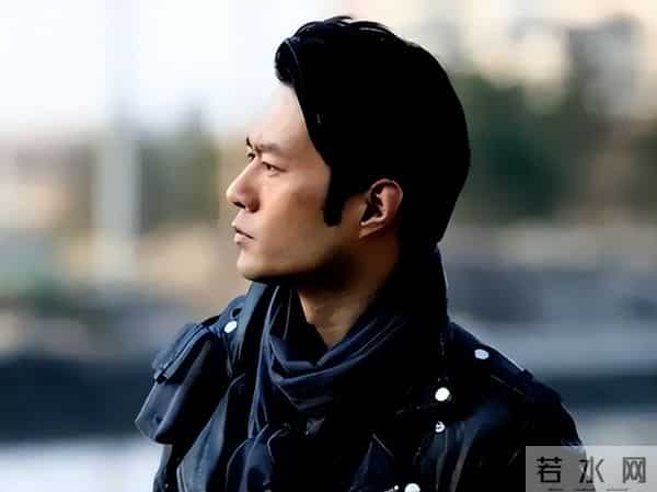 黄渤没说错,53岁未婚,为尽孝定居青岛的谭凯,已走上另一条大道