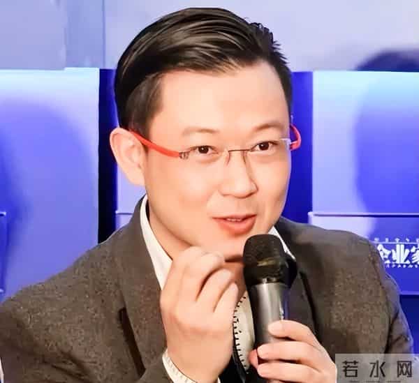 曾是上海知名主持人，辞职下海成百亿富豪，妻子还是大家熟悉的她