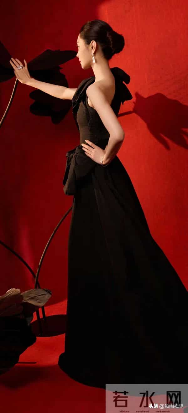 红气养人——卫诗雅时尚写真大图