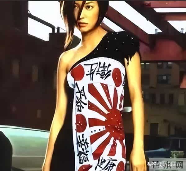 面相又变了!49岁赵薇广东吃饭,又老又瘦没架子,却再无回头路走