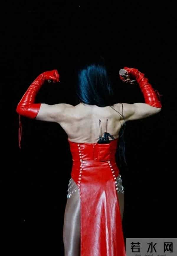 江映蓉瘦40斤秀肌肉,健身房铁娘子模样,粉丝反应两极化