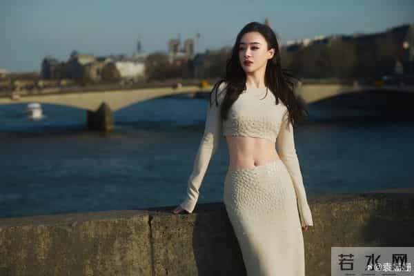 38岁袁姗姗晒健身美照，小腹平坦零赘肉，马甲线优越太绝了