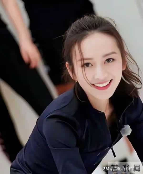 可惜了!王鸥隐婚生女?公园遛娃引猜测,与何九华姐弟恋大瓜成谜