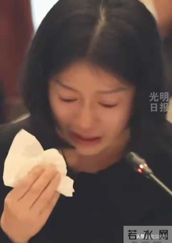 87岁范曾官宣生子又断亲!翁帆追思会痛哭,晚年选择撕开体面真相