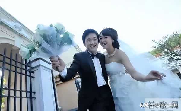 他是央视“学历最高”男主持，倪萍的接班人，娶演员妻子很幸福