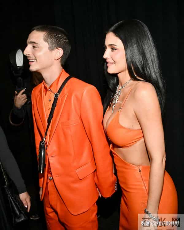 打破分手传言,甜茶高调秀恩爱,好莱坞名媛凯莉詹娜终于得手