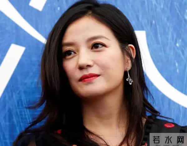 面相又变了！49岁赵薇近况曝光，又老又瘦没架子，却再无回头路走