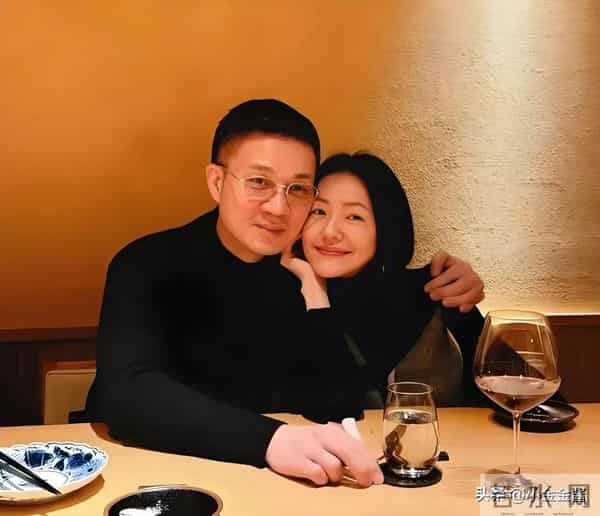 s妈痛哭,小s晒全家福,大s去世10个月,她们一家都变了