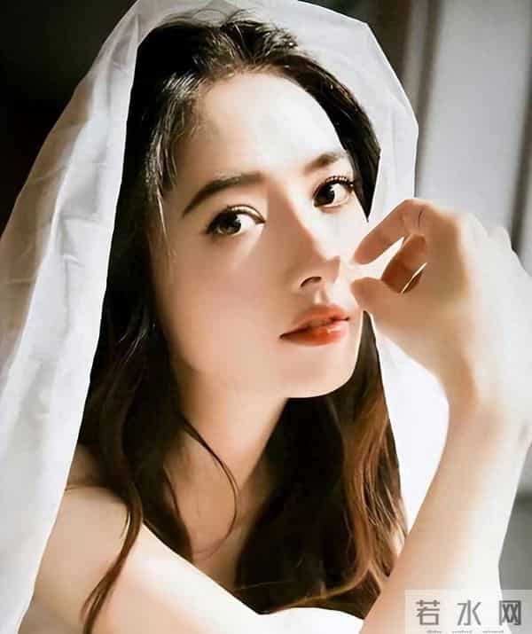 豪门不养“傻白甜”!郭碧婷6年婚姻分居4年,一句话暴露家庭地位