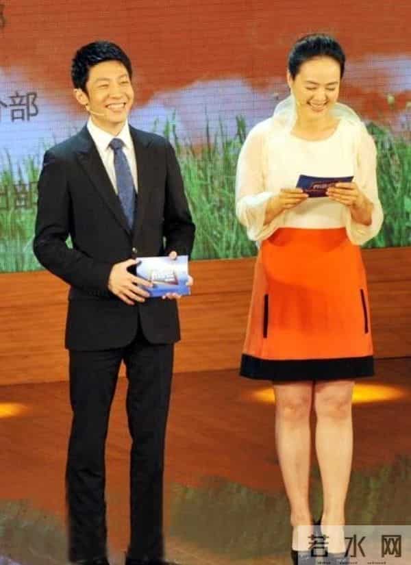 主持人孙小梅现状：59岁发福认不出，气质优雅，和海归丈夫很恩爱