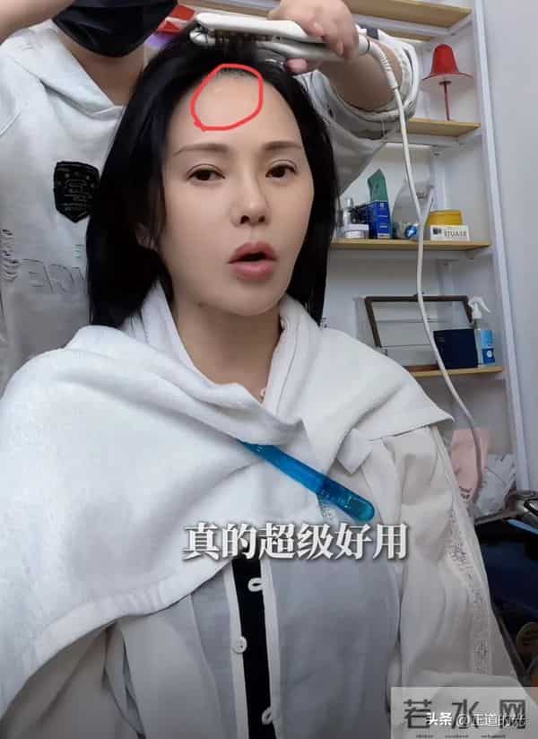 伊能静年近60岁 穿露脐肚兜 额头有包 医美后遗症 因庾澄庆超爱摇滚风