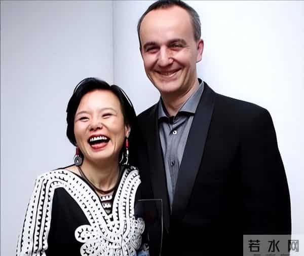 龚琳娜自曝离婚真相:搂着睡了20年,却等来丈夫新交的“女朋友”