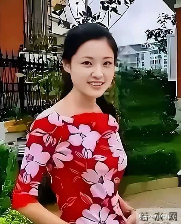 她“抛弃”前夫再嫁百亿富豪，从央视辞职8年，今56岁跨行当演员