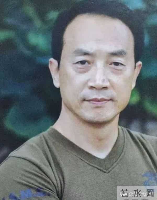 他们俩原来是父子,父亲两获飞天奖是老戏骨,儿子年近50是演技派