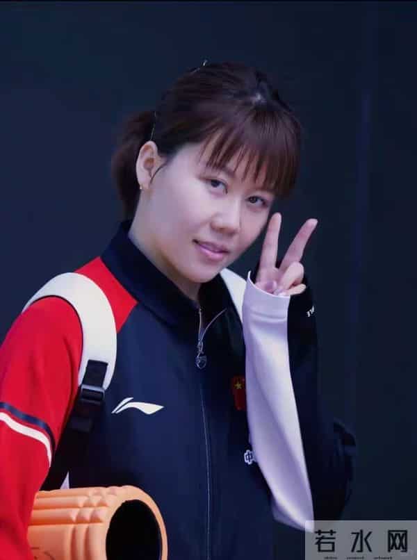 陈幸同换新发型好洋气,挑染的银色好漂亮啊,没有刘海更美丽大气