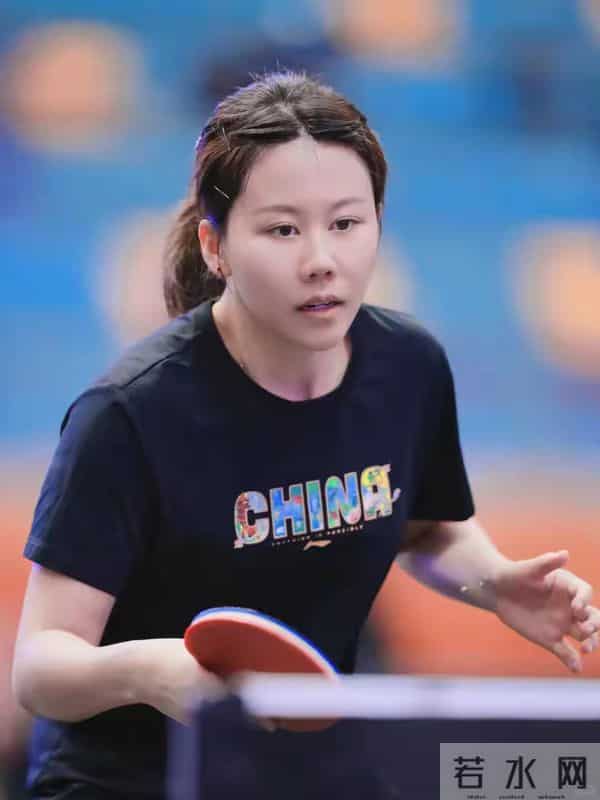 陈幸同换新发型好洋气,挑染的银色好漂亮啊,没有刘海更美丽大气