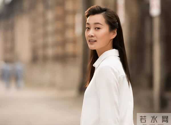 她被赵本山看中，3次上春晚，前任成李小冉老公，41岁仍不婚不育