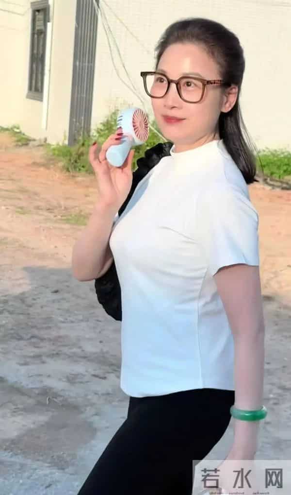 56岁的广州美女蒋文端，曾独闯tvb两年，后来回内地当上了女领导