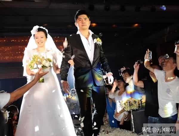 钱多有什么用?嫁富豪13年,如今独守娘家,曝潘阳婚姻隐情太意外