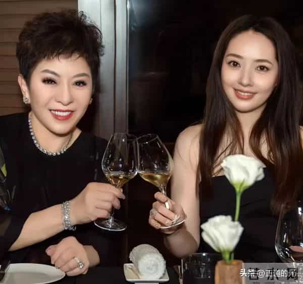 郭碧婷:向太会给我很多钱 向佐:向华强是我的偶像 夫妻俩久不同框