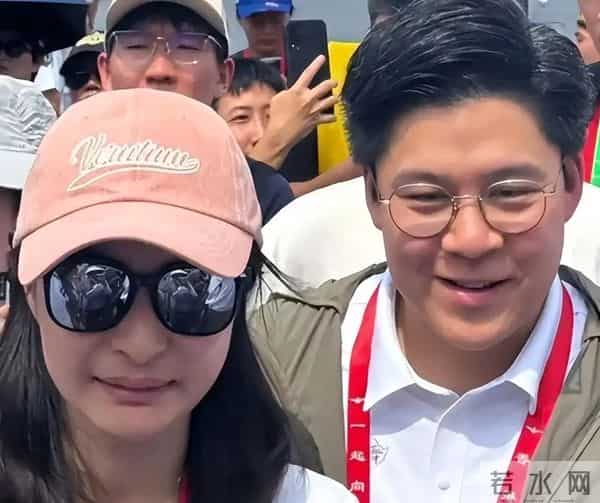 正式官宣！45岁霍启刚又升职了，级别很高，妻子郭晶晶的话全应验