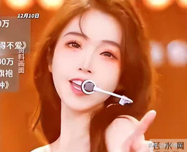 4000万粉丝网红冯提莫停播近一年后复播，直播间人数破十万，透露停播原因：称甲状腺癌复发并转移，现已康复