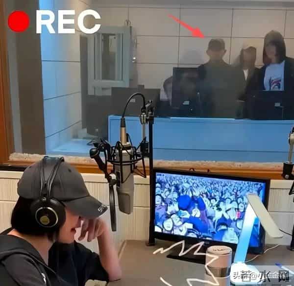 s妈痛哭,小s晒全家福,大s去世10个月,她们一家都变了