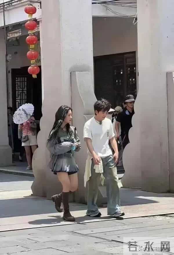 不合影不知道，一合影全露馅！原来这些明星都是潜藏的“小土豆”