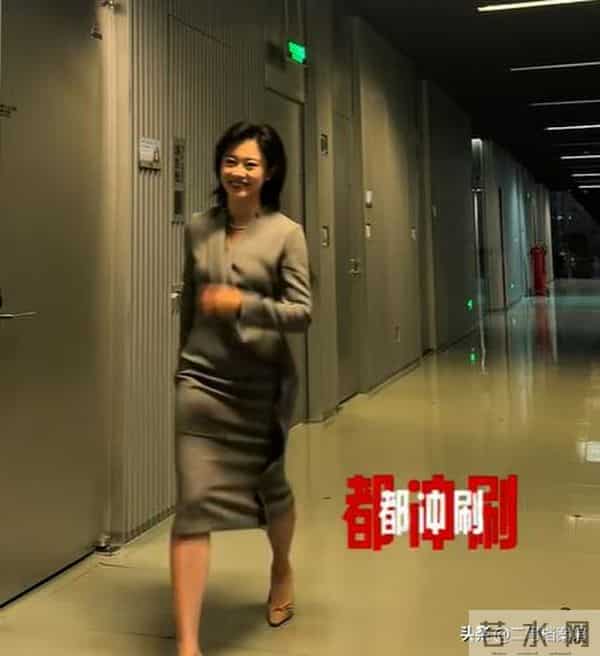 原来我们误会李七月了,央视对她另有重用 连龙洋和康辉都刮目相看