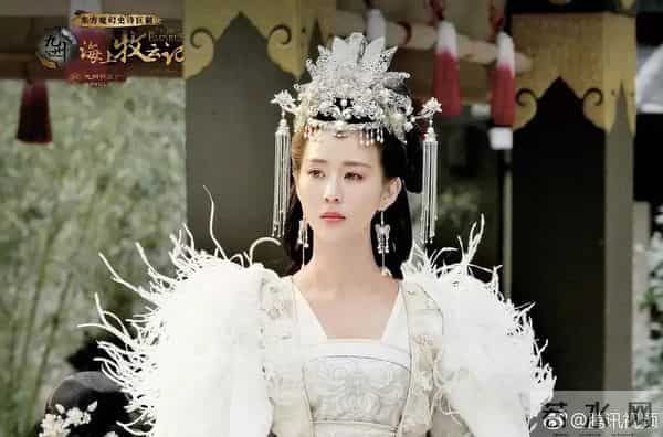 方脸婴儿肥，徐璐到底算不算美人？看她和外国人合照，孙俪说对了