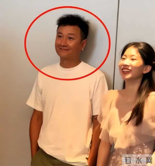 马伊琍参加上戏80周年校庆,文章话剧演出,腰伤复发