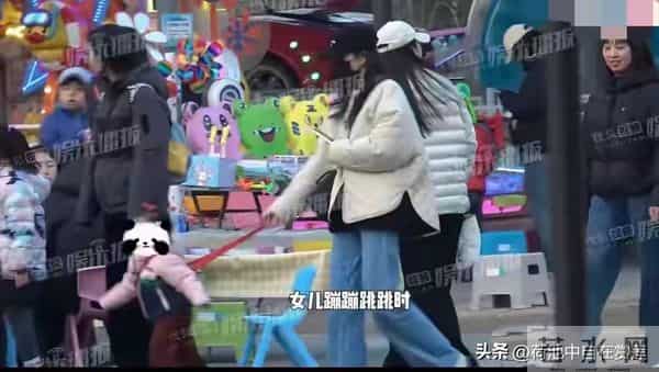 可惜了!王鸥隐婚生女?公园遛娃引猜测,与何九华姐弟恋大瓜成谜