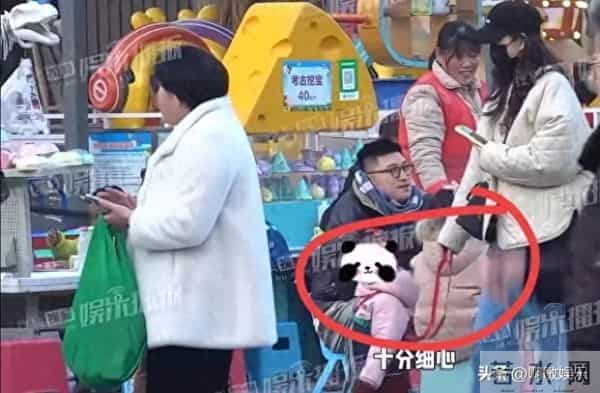 王鸥独自带娃现身公园,女儿萌翻全场!孩子生父仍是谜?