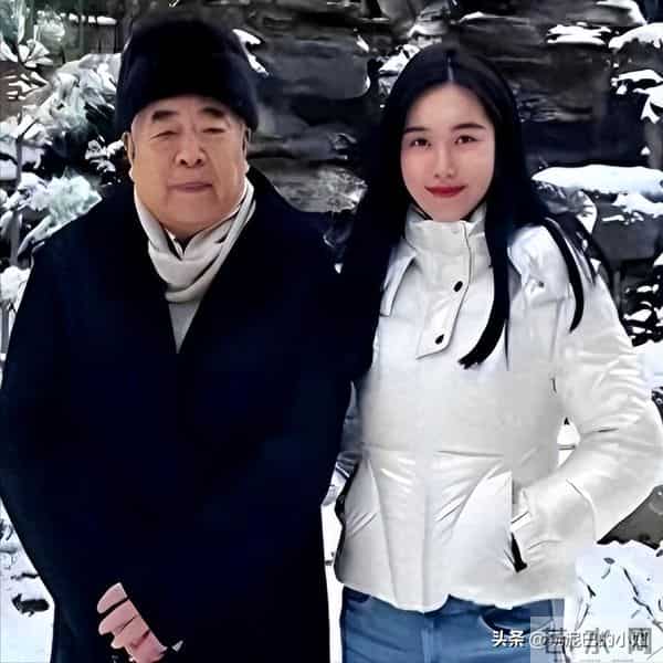 范曾露面回应，37岁徐萌近期产下独子，与54岁女儿断绝关系