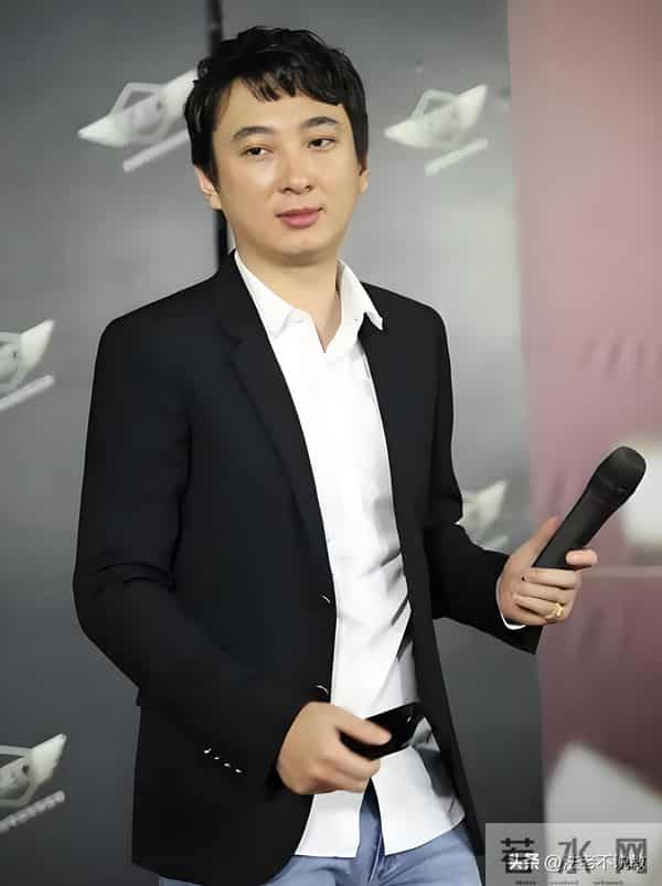 狐狸尾巴藏不住,黄一鸣自曝大四实习期怀孕,撕下王思聪的"体面"