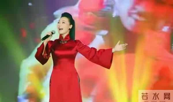 男友病逝后和妈妈抱头痛哭,54岁未婚无儿无女,如今吕薇后悔了吗