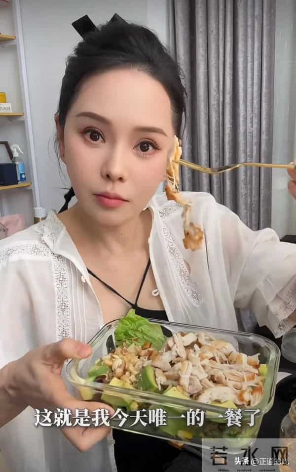 伊能静年近60岁 穿露脐肚兜 额头有包 医美后遗症 因庾澄庆超爱摇滚风