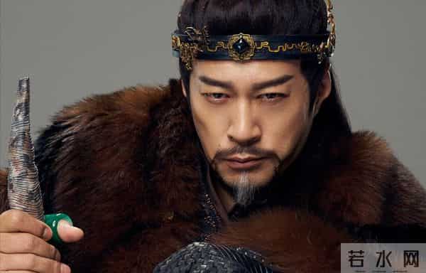 黄渤没说错,53岁未婚,为尽孝定居青岛的谭凯,已走上另一条大道