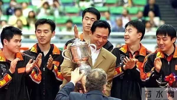 64岁蔡振华老婆，原来是她，如今演员儿子成两人的骄傲